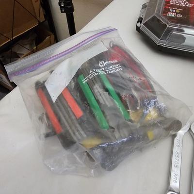 Assortment of Hand Tools, Brand-Name Cordless Drills & More (LR-JS)