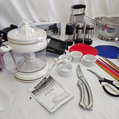 Proctor Silex Juicer, Oxo, Cuisinart & More Kitchen Items (LR-JS)