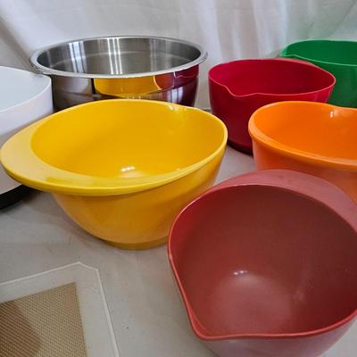 Williams Sonoma & Farberware Spouted Mixing Bowls & More (LR-JS)