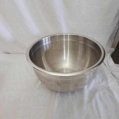 Williams Sonoma & Farberware Spouted Mixing Bowls & More (LR-JS)