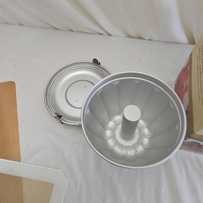 Williams Sonoma & Farberware Spouted Mixing Bowls & More (LR-JS)