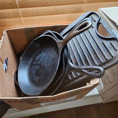 Lodge Cast Iron Cookware (LR-JS)