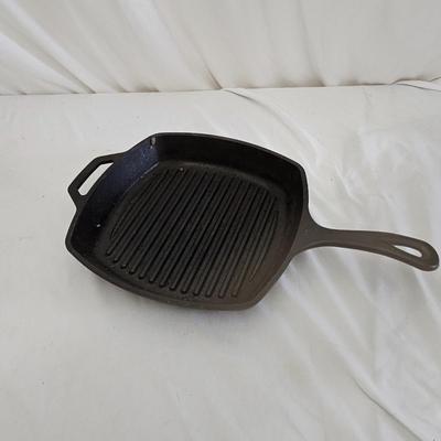 Lodge Cast Iron Cookware (LR-JS)