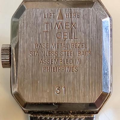 Sale Photo Thumbnail #123: This auction lot is for a Ladies Timex Everyday Watch.  This useful watch has a quartz movement and was made in the Phillipines.  Needs a battery, quite the handsome watch for everyday wear