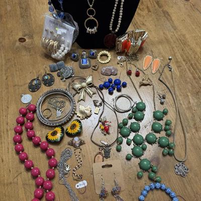 Sale Photo Thumbnail #30: Green Bubble Necklace, Pink Beads, VTG bracelet, 3PC blue stone set.