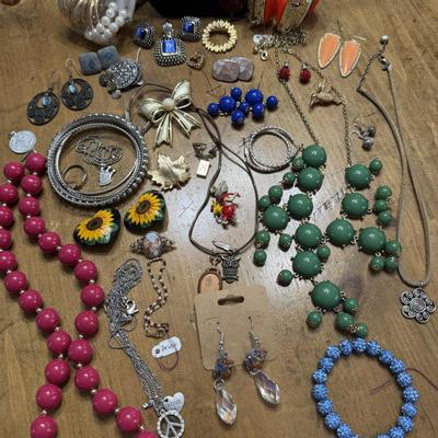 Sale Photo Thumbnail #34: Green Bubble Necklace, Pink Beads, VTG bracelet, 3PC blue stone set.