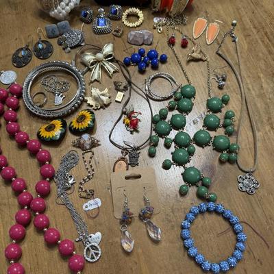 Sale Photo Thumbnail #32: Green Bubble Necklace, Pink Beads, VTG bracelet, 3PC blue stone set.