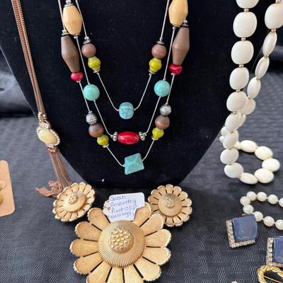 Sale Photo Thumbnail #46: Sara Coventry, Brighton, Pins, Earrings, Bracl