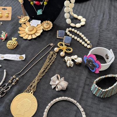 Sale Photo Thumbnail #41: Sara Coventry, Brighton, Pins, Earrings, Bracl