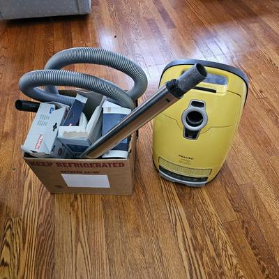 Miele HS15 Canister Vacuum & Accessories (LR-JS)