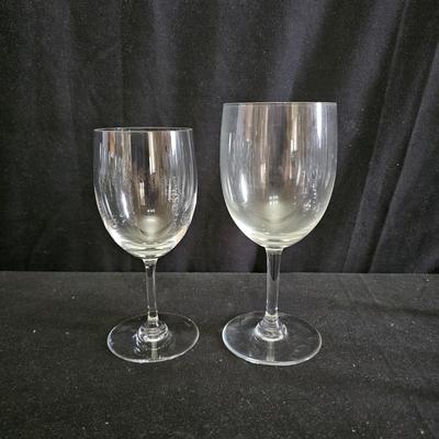 Two Different Styles of Baccarat Wine Glasses (LR-JS)