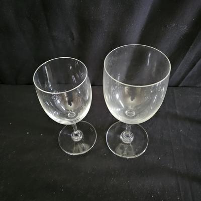 Two Different Styles of Baccarat Wine Glasses (LR-JS)