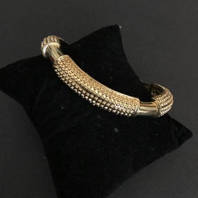 Cute gold tone, heavy metal hob knob, stretch bracelet