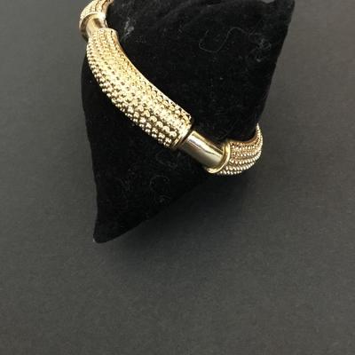 Cute gold tone, heavy metal hob knob, stretch bracelet