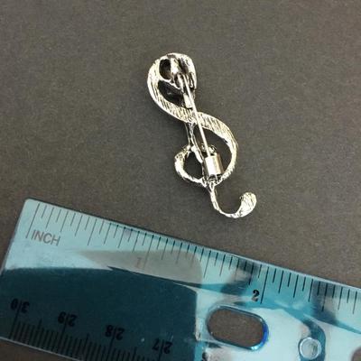 Cute Silver tone music microphone, pin /brooch