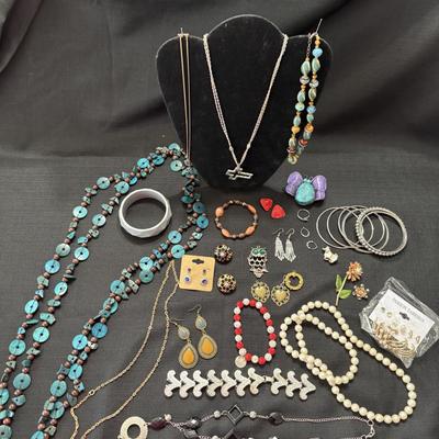 Sale Photo Thumbnail #57: Necklaces
Bracelets
Earrings
Clip on earrings
Pins