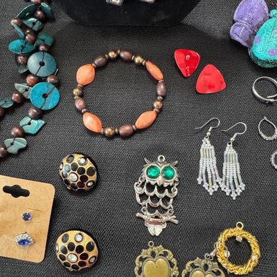 Sale Photo Thumbnail #62: Necklaces
Bracelets
Earrings
Clip on earrings
Pins