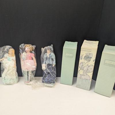 Avon Fashion American Times Porcelain Doll Collection w/ Boxes