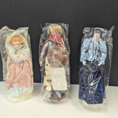 Avon Fashion American Times Porcelain Doll Collection w/ Boxes