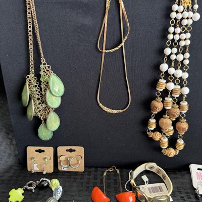 Sale Photo Thumbnail #65: Earrings
Necklaces
Bracelets
Brooches