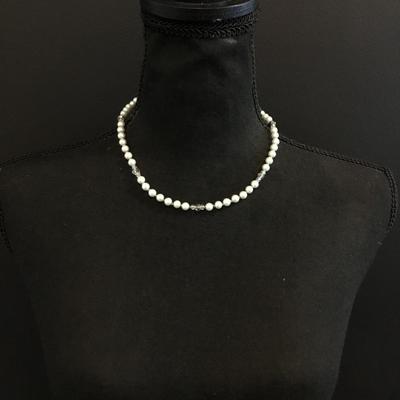 Beautiful, crystal & faux pearl necklace
