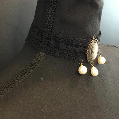 Vintage Victorian cameo photo, pearl choker