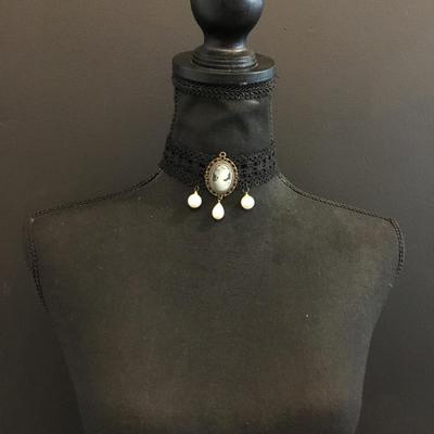 Vintage Victorian cameo photo, pearl choker