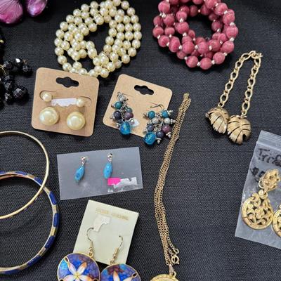 Sale Photo Thumbnail #77: Necklaces
Bracelets
Brooches
Clip on earrings