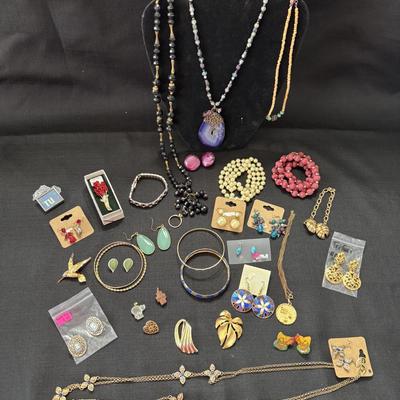 Sale Photo Thumbnail #72: Necklaces
Bracelets
Brooches
Clip on earrings