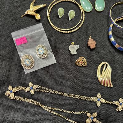 Sale Photo Thumbnail #75: Necklaces
Bracelets
Brooches
Clip on earrings