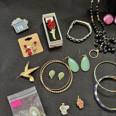 Sale Photo Thumbnail #74: Necklaces
Bracelets
Brooches
Clip on earrings