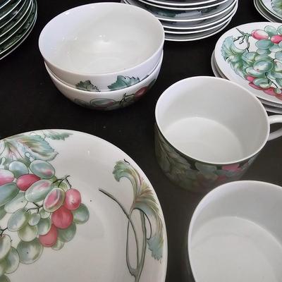 Vendanges China Set & More from Limoges (LR-JS)
