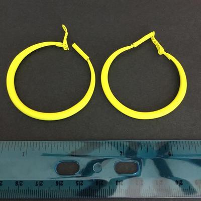 Eggshell highlighter, yellow green hoop earrings