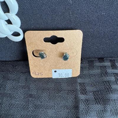 Sale Photo Thumbnail #86: Necklaces
Earrings
Brooches
Bracelets
Ring