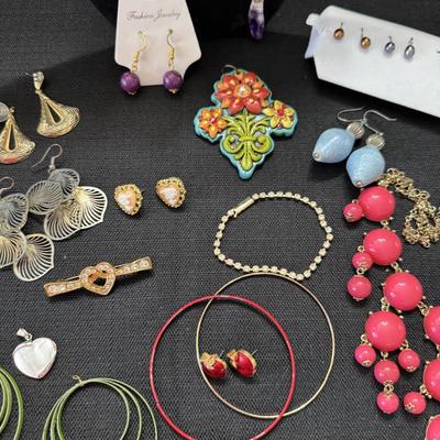 Sale Photo Thumbnail #93: Necklaces
Earrings
Bracelets
Brooches