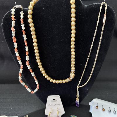 Sale Photo Thumbnail #89: Necklaces
Earrings
Bracelets
Brooches