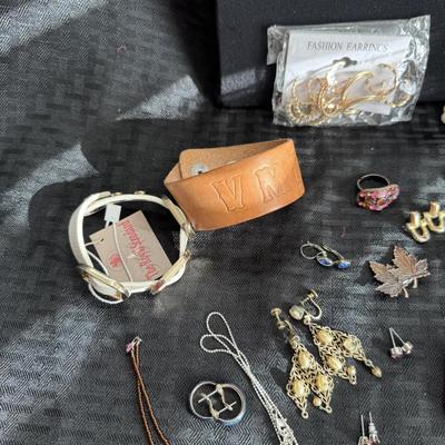 Sale Photo Thumbnail #98: Necklaces
Bracelets
Earrings
Brooches