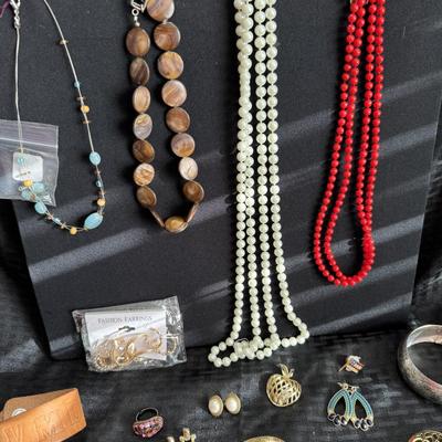 Sale Photo Thumbnail #97: Necklaces
Bracelets
Earrings
Brooches