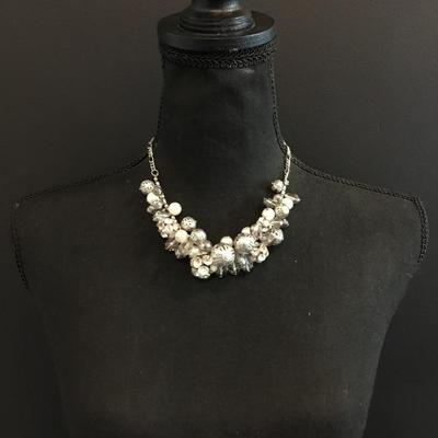 Beautiful, very nice silver tone, crystal silver tone, rhinestone bead, statement, necklace