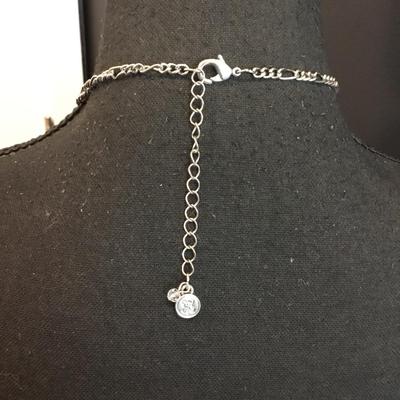 Beautiful, very nice silver tone, crystal silver tone, rhinestone bead, statement, necklace