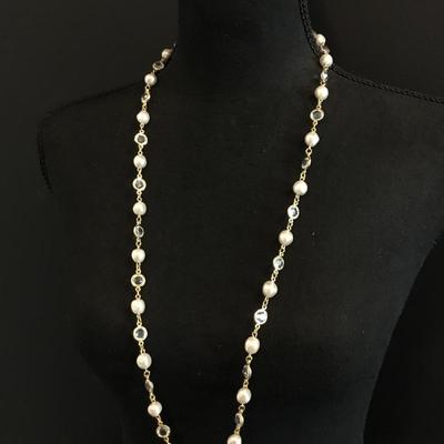 Beautiful vintage, goldtone, faux pearl faux glass caged bead necklace. Excellent condition.