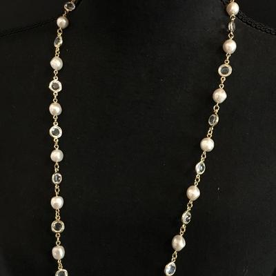 Beautiful vintage, goldtone, faux pearl faux glass caged bead necklace. Excellent condition.