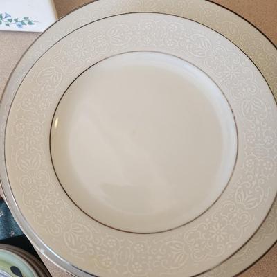 Silver Lined Plate Set