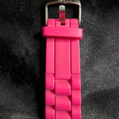 Vibrant Pink Geneva Rhinestone Bezel Fashion Watch with Silicone Band – Bold Modern Statement Timepiece