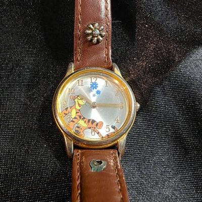 Vintage Disney Tigger Watch by SII with Brown Leather Band – Classic Winnie the Pooh Character Timepiece