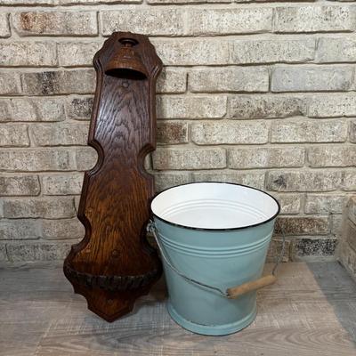 LOT 43: Home Decor: Enamel Pail, "Head" Sign, Wood & Metal Wall Sconce & NIP Martha Stewart Chair Pads