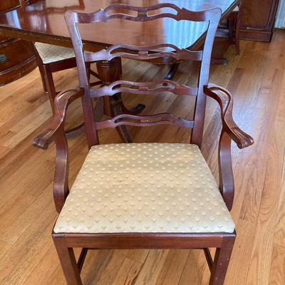 LOT 55: Vintage Drexel Double Pedestal Mahogany Dining Table with Five Chairs and Table Pads