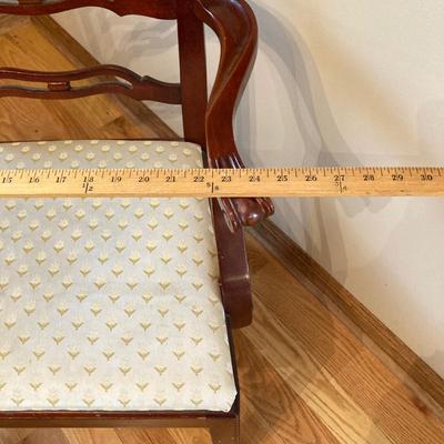 LOT 55: Vintage Drexel Double Pedestal Mahogany Dining Table with Five Chairs and Table Pads