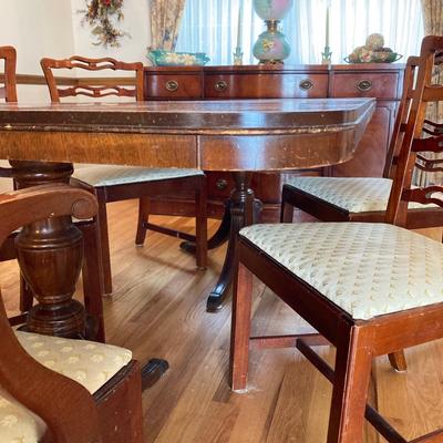 LOT 55: Vintage Drexel Double Pedestal Mahogany Dining Table with Five Chairs and Table Pads