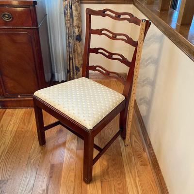 LOT 55: Vintage Drexel Double Pedestal Mahogany Dining Table with Five Chairs and Table Pads